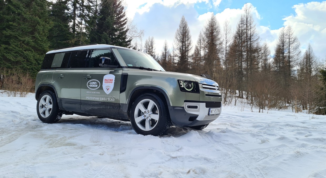 Land Rover Defender 110 z bliska