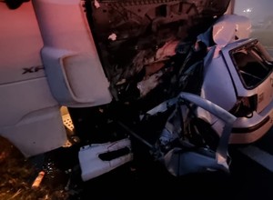 Kierowca Volkswagena wyjechał na czołówkę z ciężarówką. Zginął na miejscu