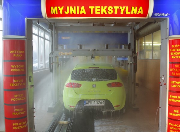 Masz nowe auto? Uważaj w myjni automatycznej!