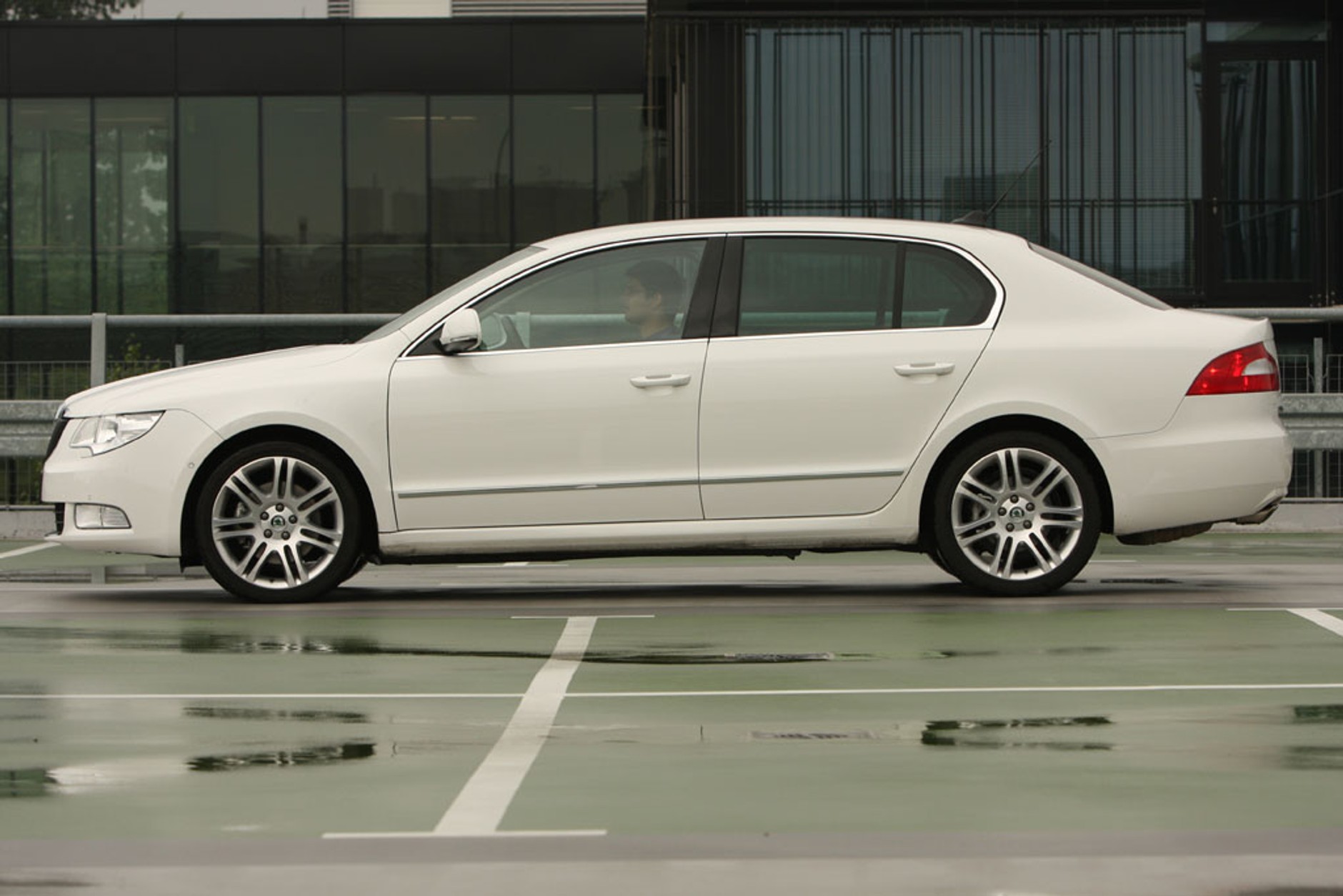 Skoda Superb 1.8 TSI: Tania marka w kosztownej wersji