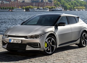 Kia mówi "przebijam". Daje ponad 70 tys. zł rabatu i dorzuca ładowarkę