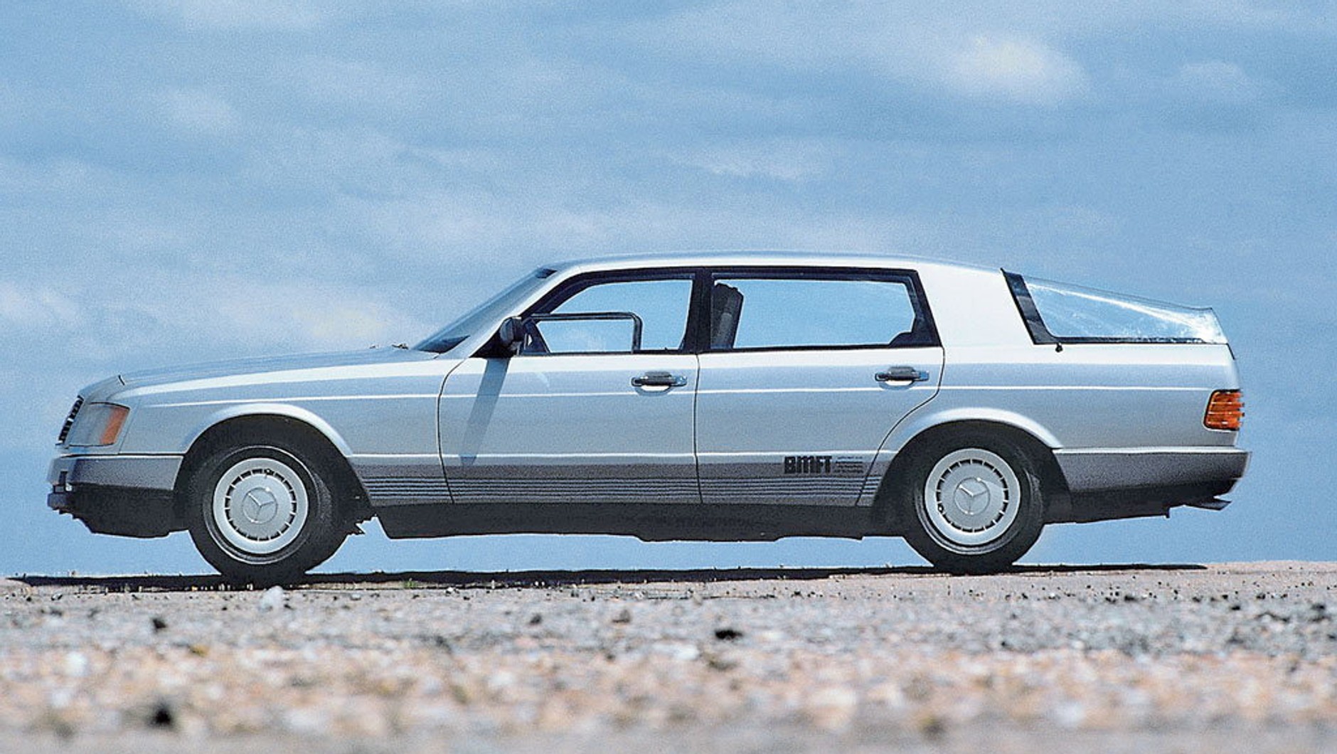 Podczas salonu we Frankfurcie w 1981 roku również Mercedes pokazał swoją wizję projektu „Auto 2000”. Pojazd badawczy bazował na zoptymalizowanym aerodynamicznie modelu W126 (a więc na ówczesnej klasie S). Współczynnik oporu powietrza Cw wyniósł w nim 0,28.