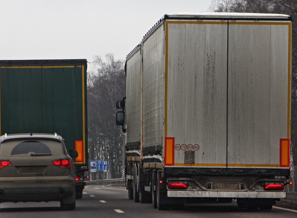 Kierowcy ciężarówek często o tym zapominają. Ten manewr kosztuje nawet 2 tys. zł