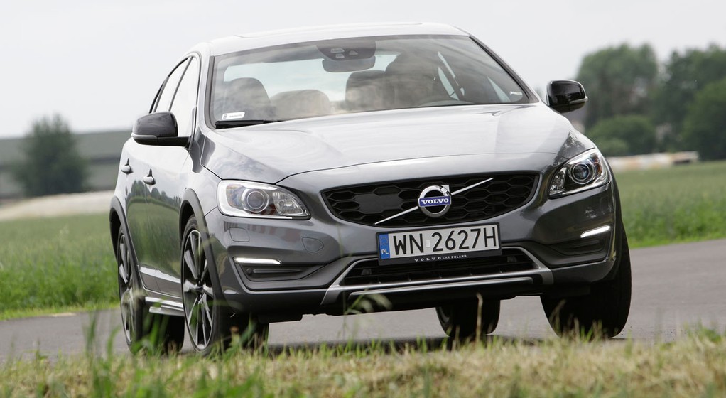 Volvo S60 D4 AWD Cross Country - sedan na szczudłach
