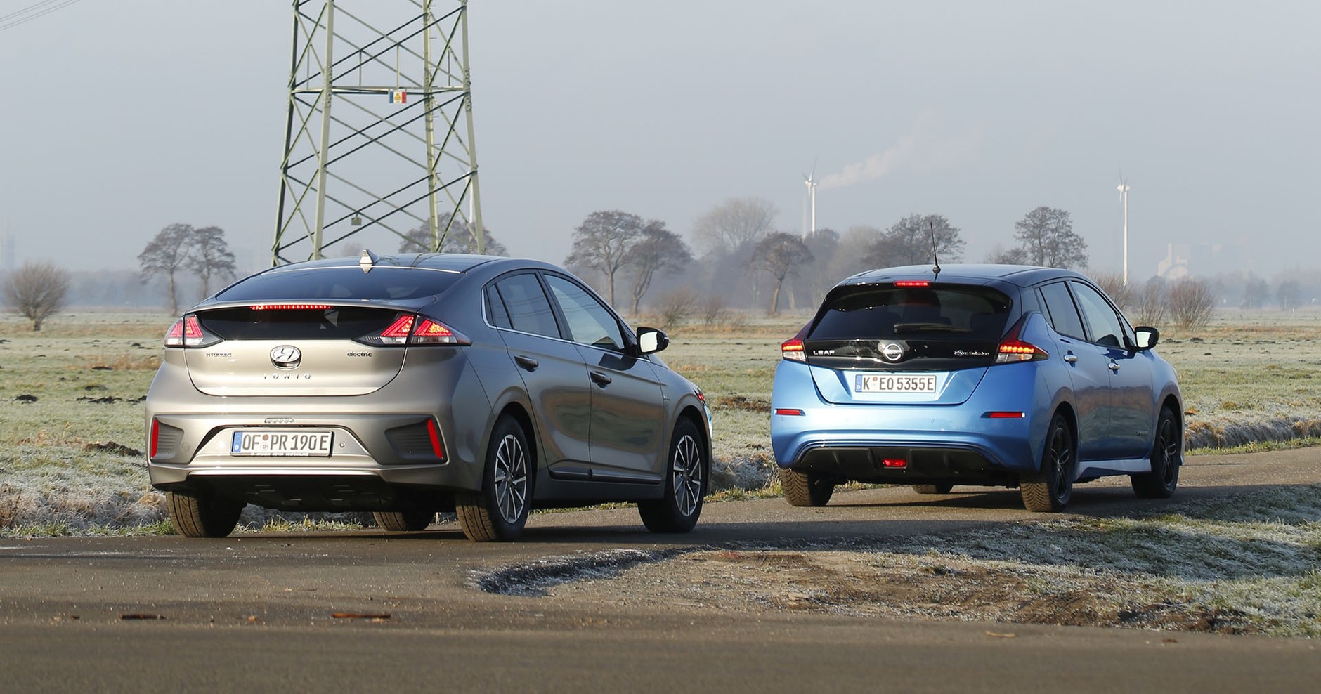 Hyundai Ioniq kontra Nissan Leaf - auta elektryczne dla ludu