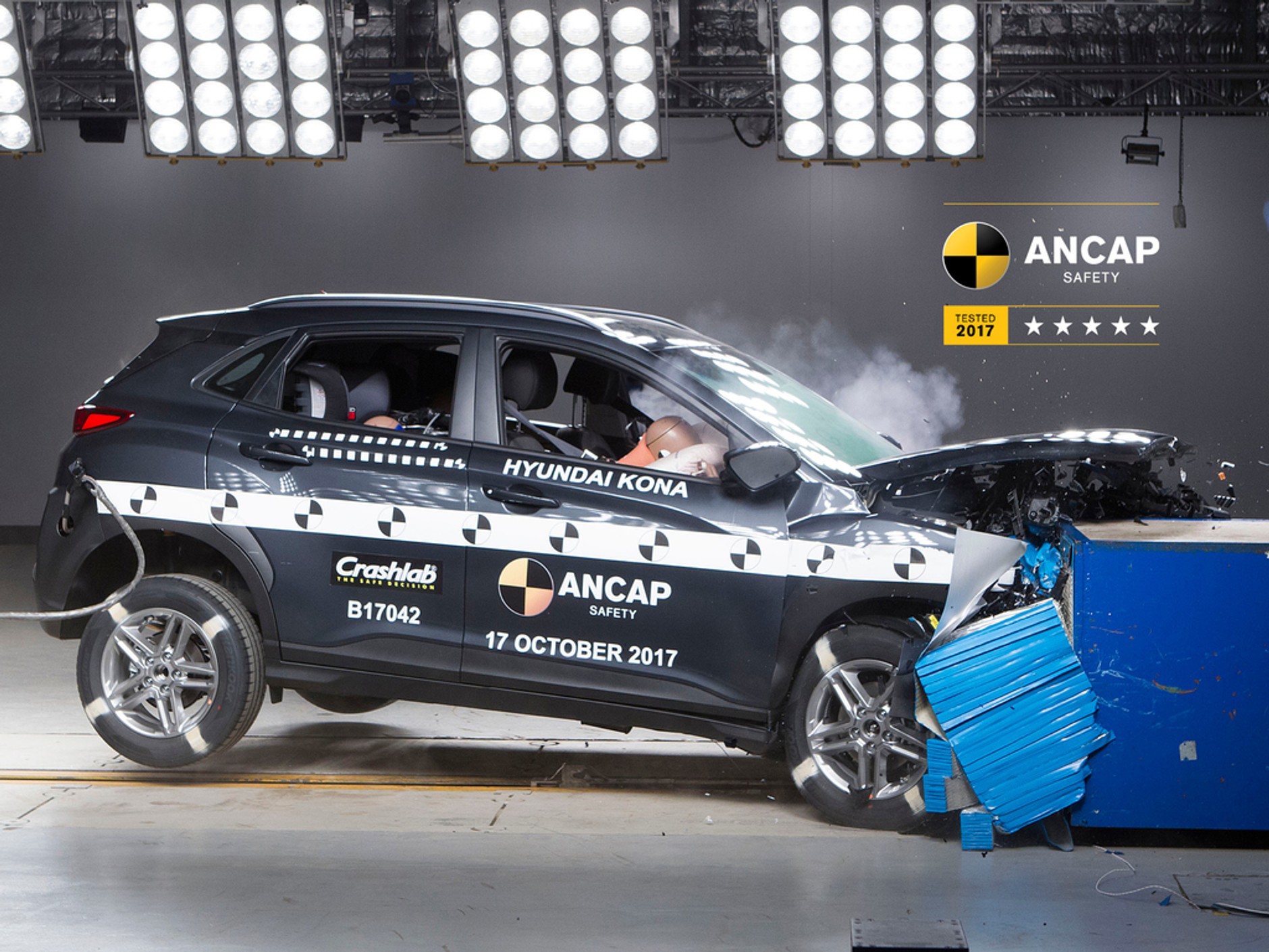 Hyundai Kona w zderzeniu czołowym z prędkością 64 kmh