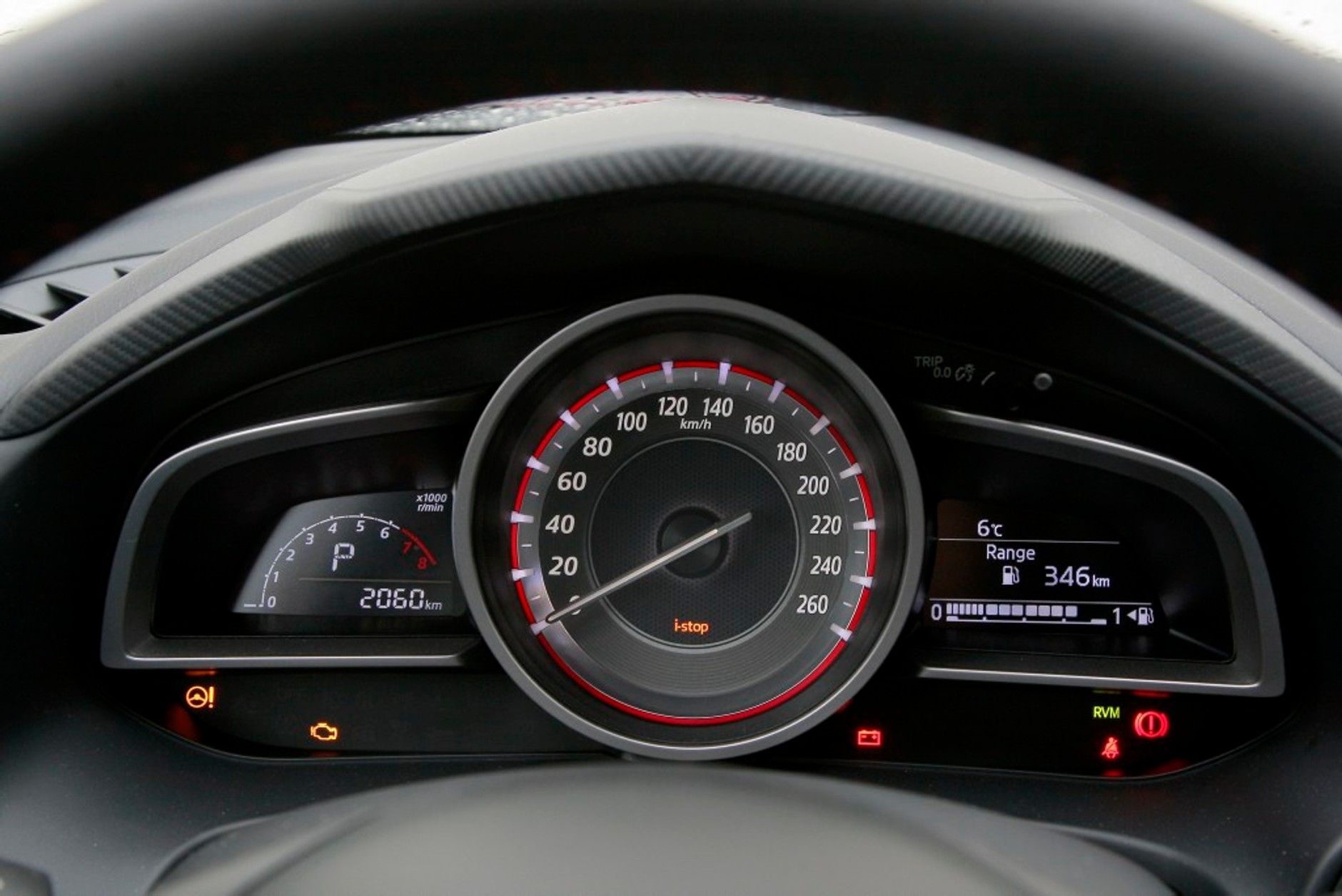 Nowa Mazda 3, tablica wskaźników