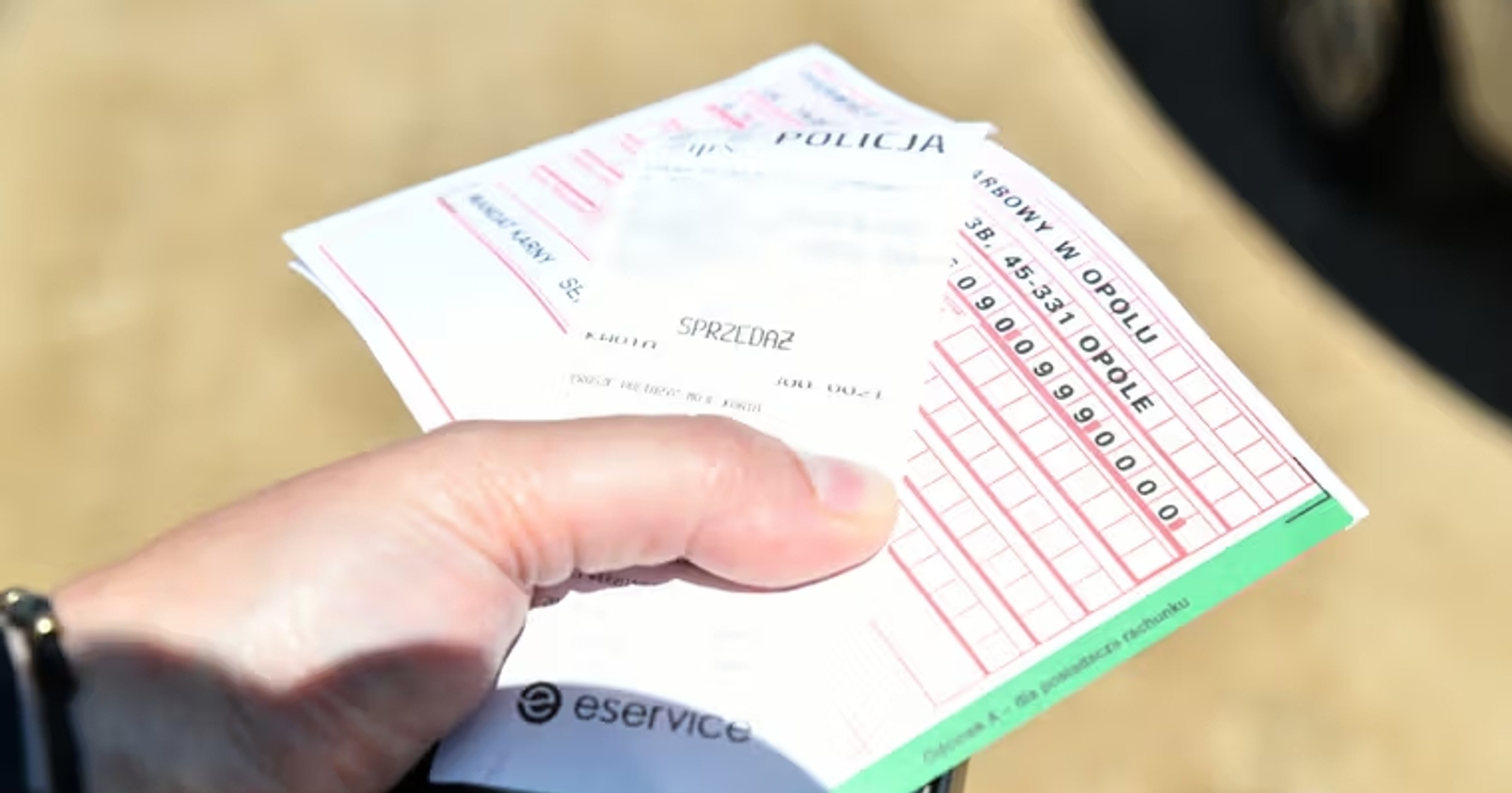 Policja weryfikuje sposób przewożenia małych pasażerów i wlepia mandaty