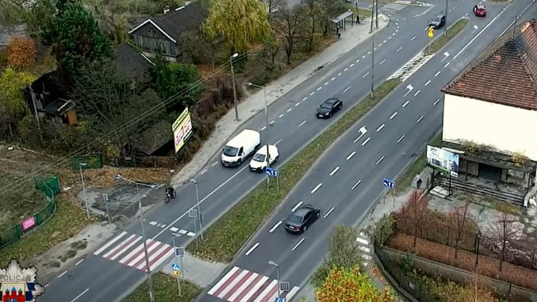 Policjanci sprawdzali zachowanie uczestników ruchu z drona