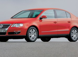BMW, Mercedes, Audi? O jakich markach marzą posiadacze leciwych aut