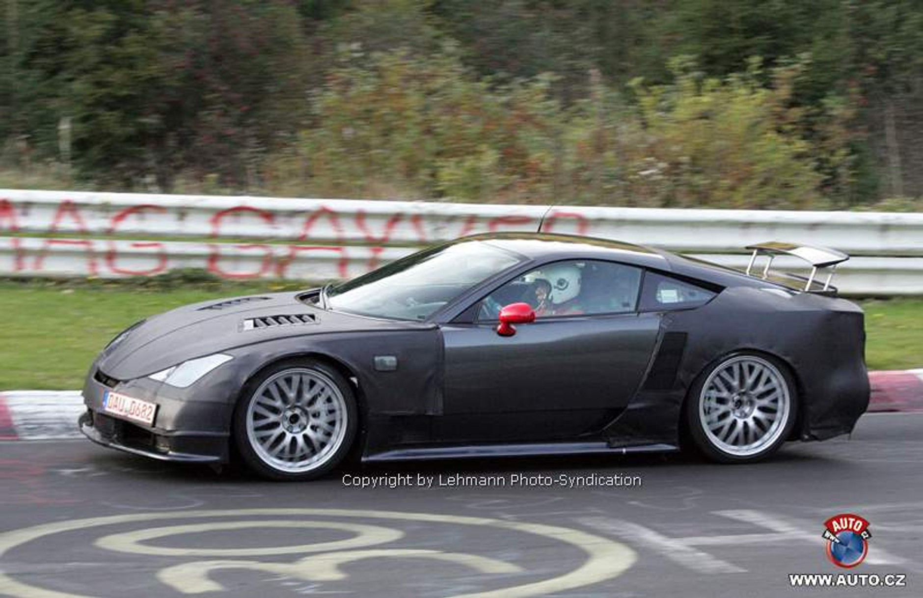 Zdjęcia szpiegowskie: Lexus LF-A i nowy SUV