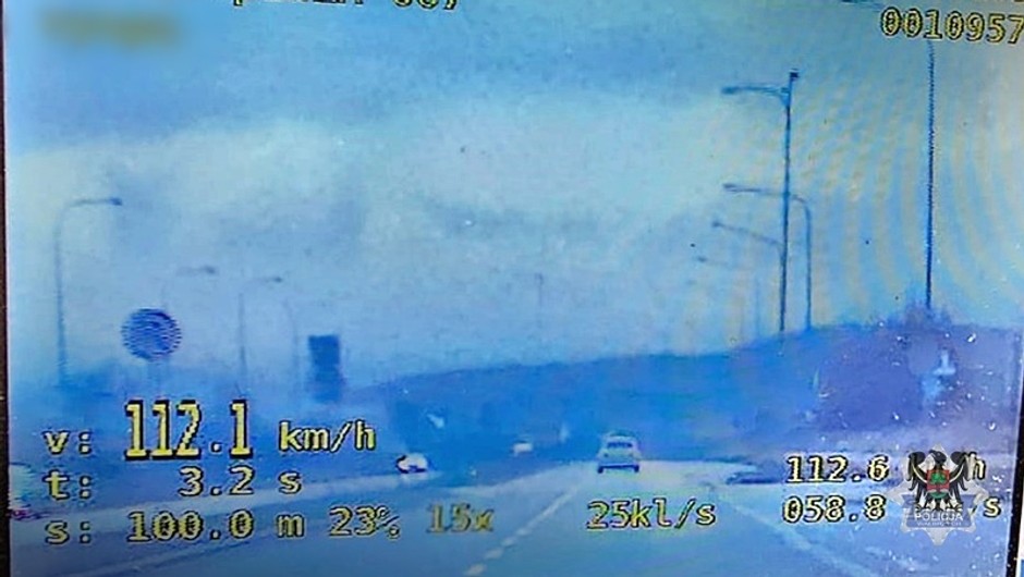 Kierowca nie spodziewał się, że z tyłu jedzie radiowóz z wideorejestratorem
