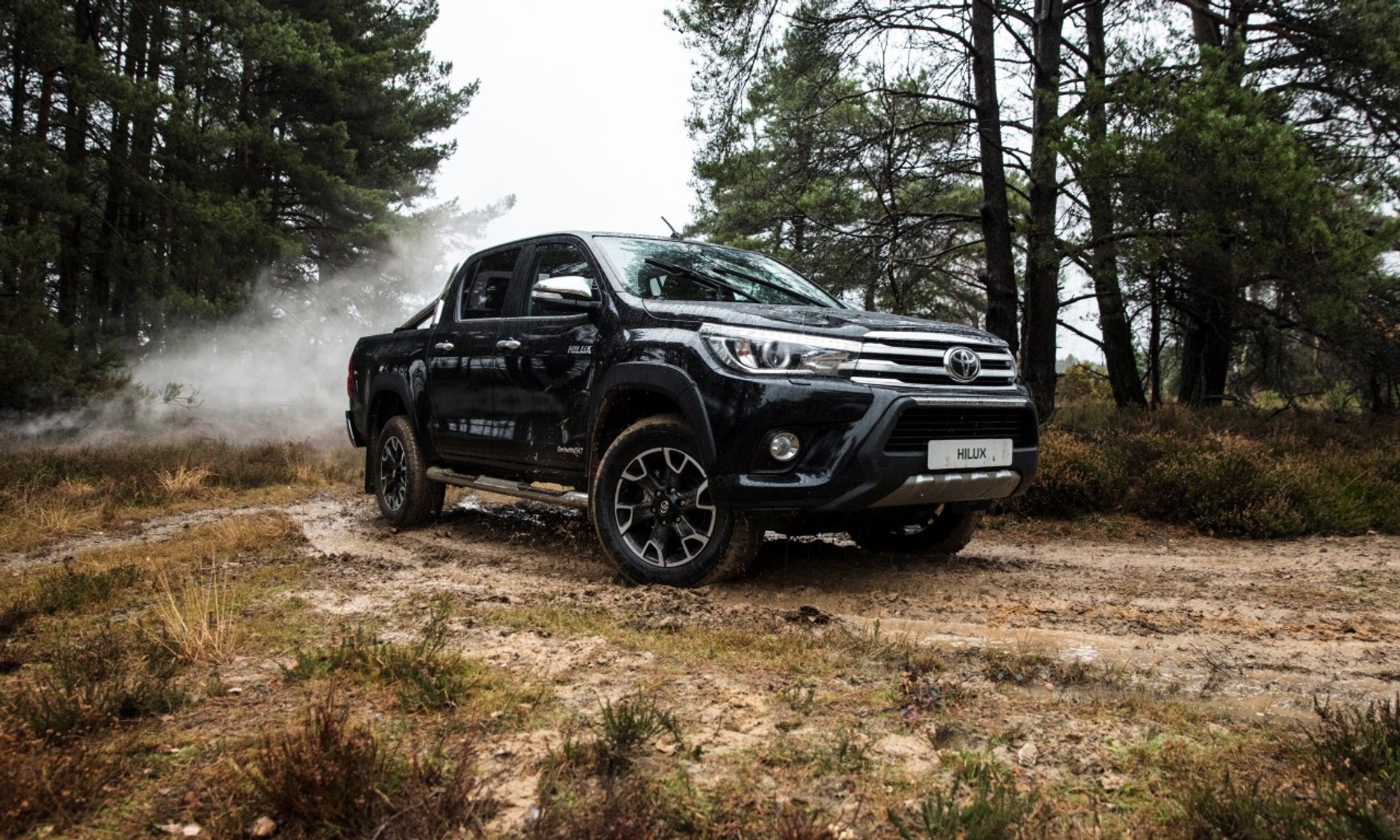 Toyota Hilux Invincible 50 Chrome Edition