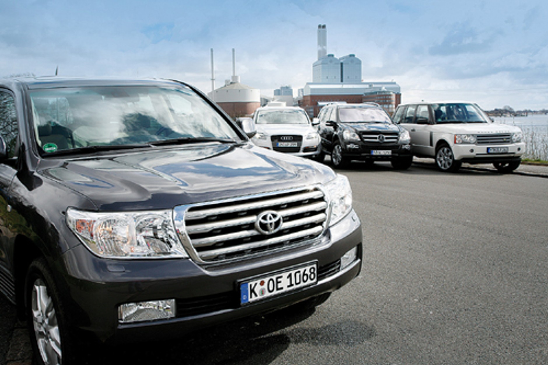 Toyota Land Cruiser V8 4.5 d-4d kontra Audi Q7 4.2 tdi, Mercedes GL 420 CDI i Range Rover TDV8 - Arystokracja w terenie
