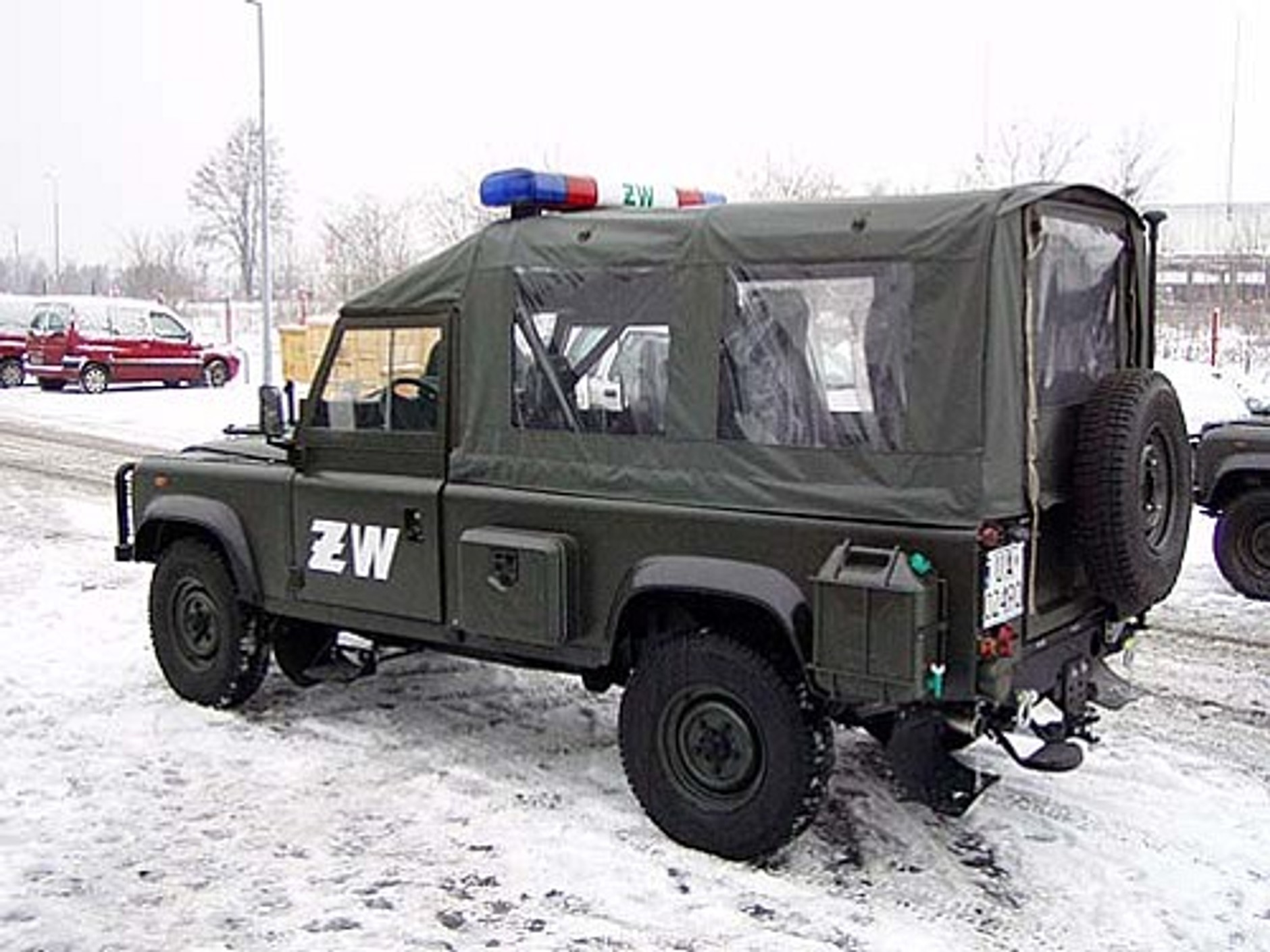 Żandarmi w Defenderach