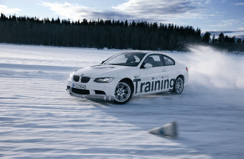 Mercedes i BMW szaleją na śniegu