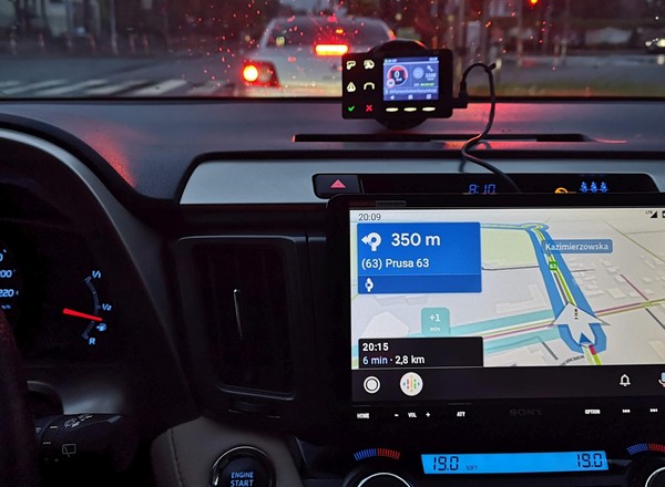 Już nie tylko Google Maps, czyli Android Auto z nowymi nawigacjami – pierwszy test