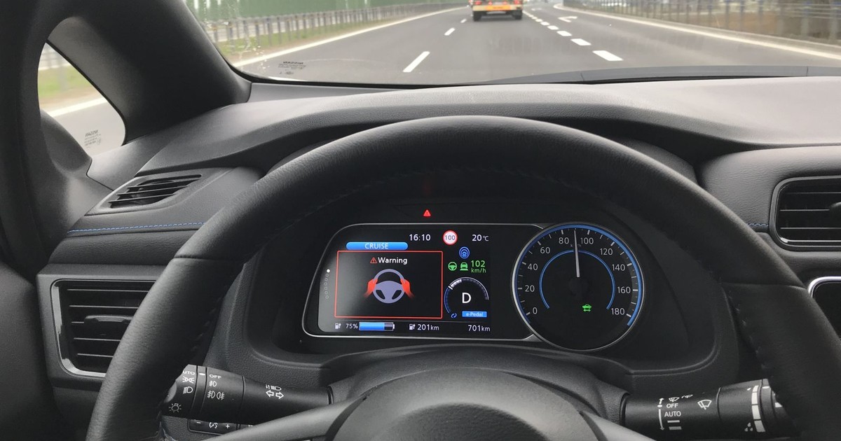 Nissan Leaf - za chwilę rozpocznie się automatyczne hamowanie by zatrzymać samochód