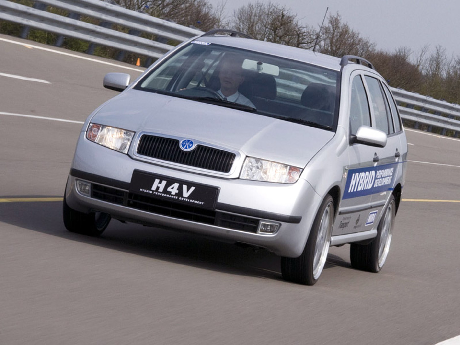 Hybrydowa Škoda Fabia  z Wlk. Brytanii - MIRA H4V Plugless Plug-in Hybrid