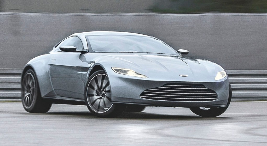 Aston Martin DB10 - Bond idzie bokiem