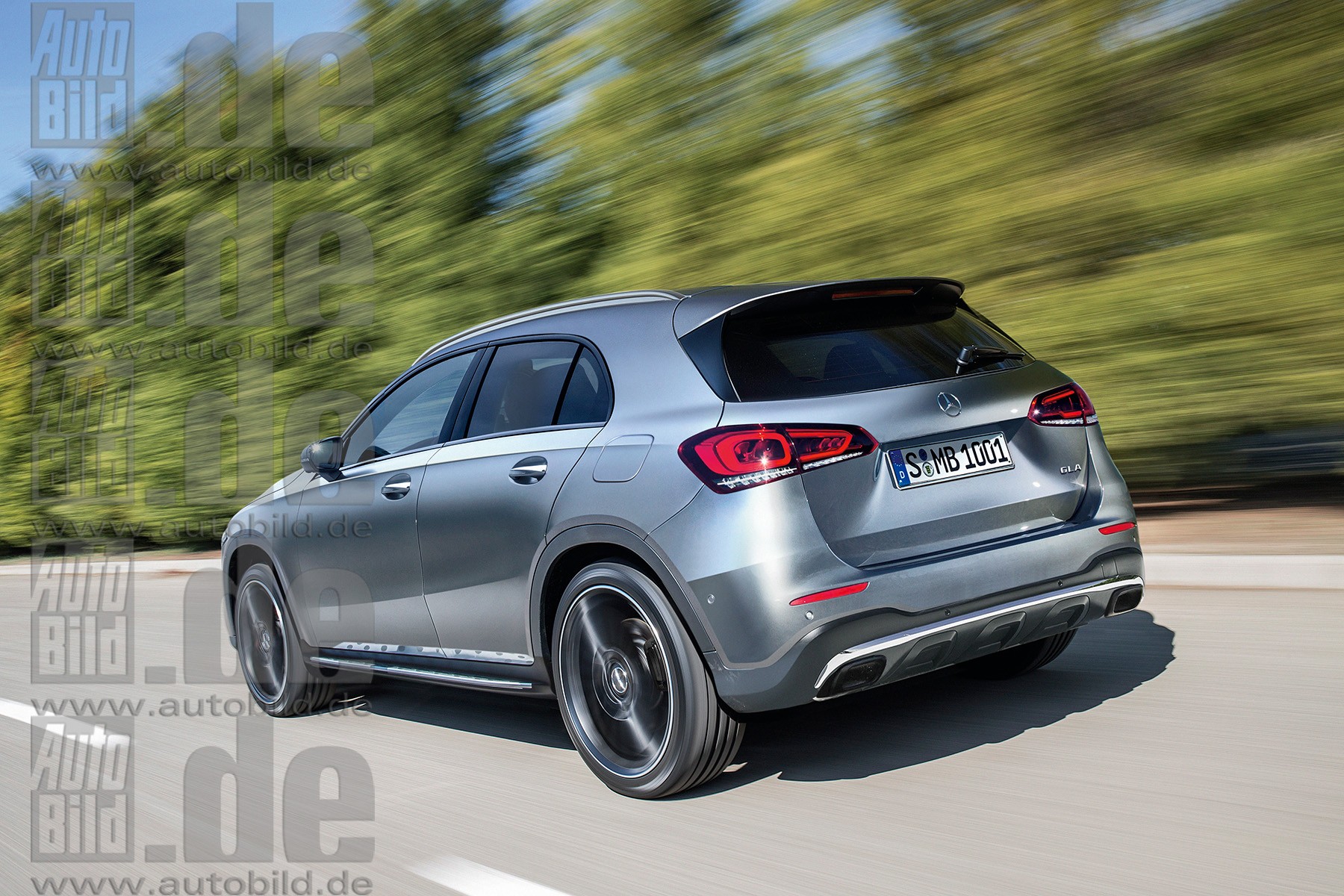 Mercedes GLA drugiej generacji z większą niż w poprzedniku przestrzenią ładunkową i niżej umieszczoną krawędzią bagażnika będzie także bardziej funkcjonalny