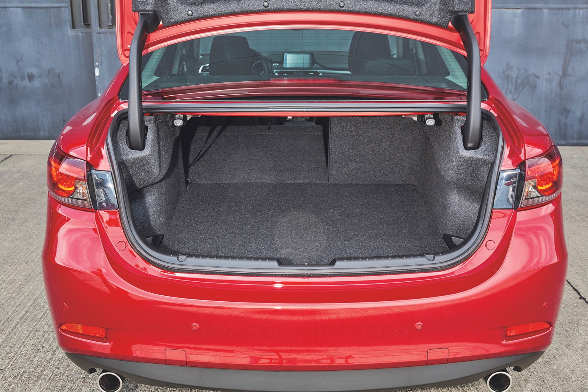 Nowy Opel Insignia kontra Ford Mondeo, Mazda 6 i Skoda Superb - kto wyprzedzi Opla?