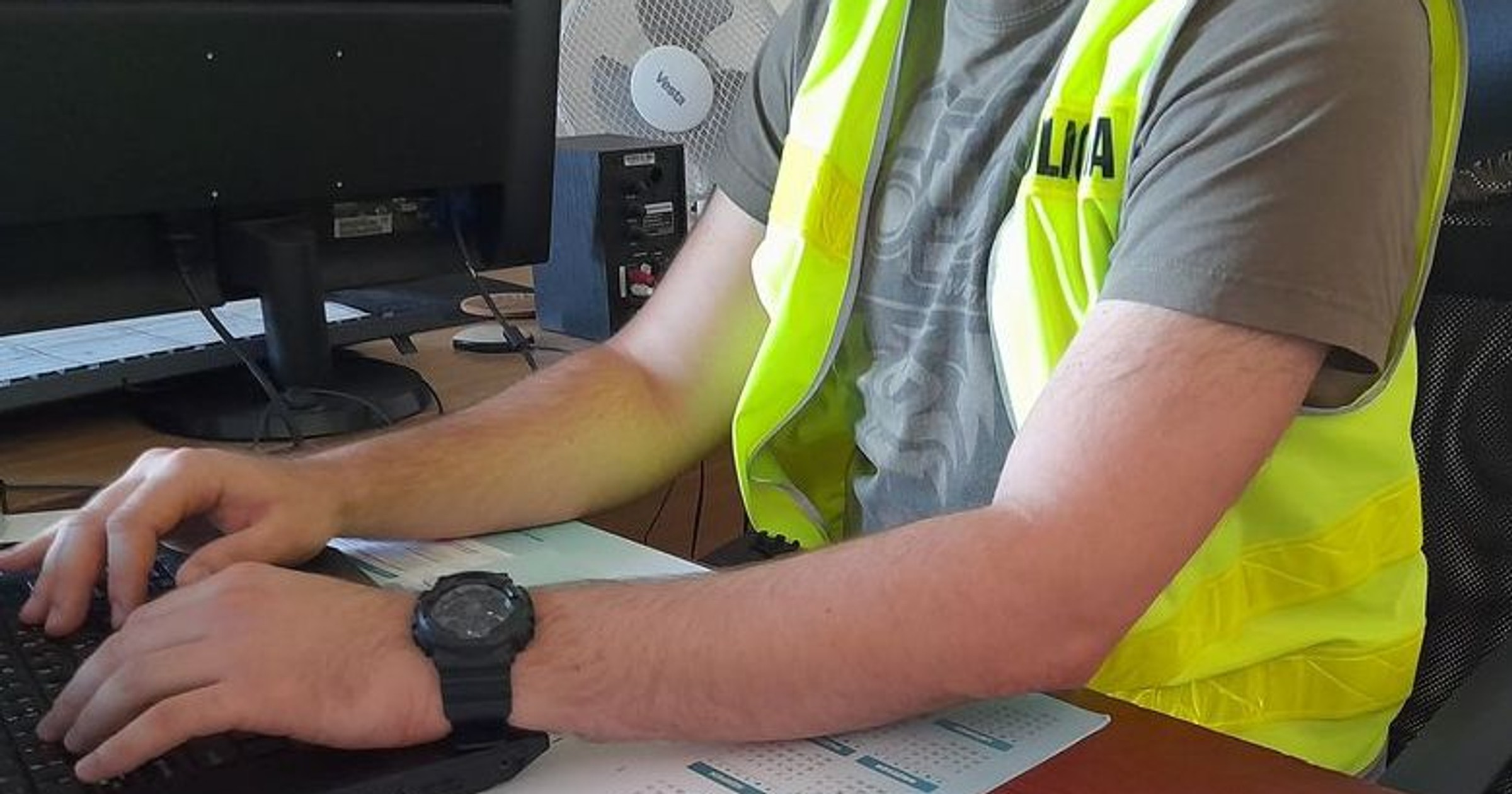 Spowodował wypadek. W pościg ruszył inny kierowca