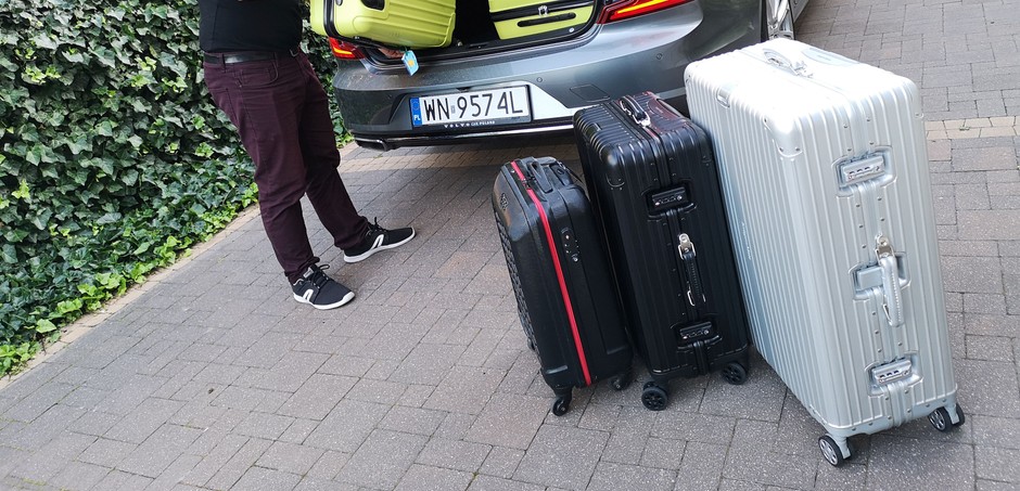 Walizki w różnych rozmiarach. Najmniejsza to model kabinowy