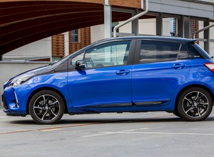 Hybrydowe Toyoty Yarisy mogą stracić moc – akcja serwisowa