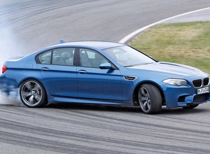 BMW M5: niespektakularny wygląd, niesamowita moc oto mistrz poślizgów