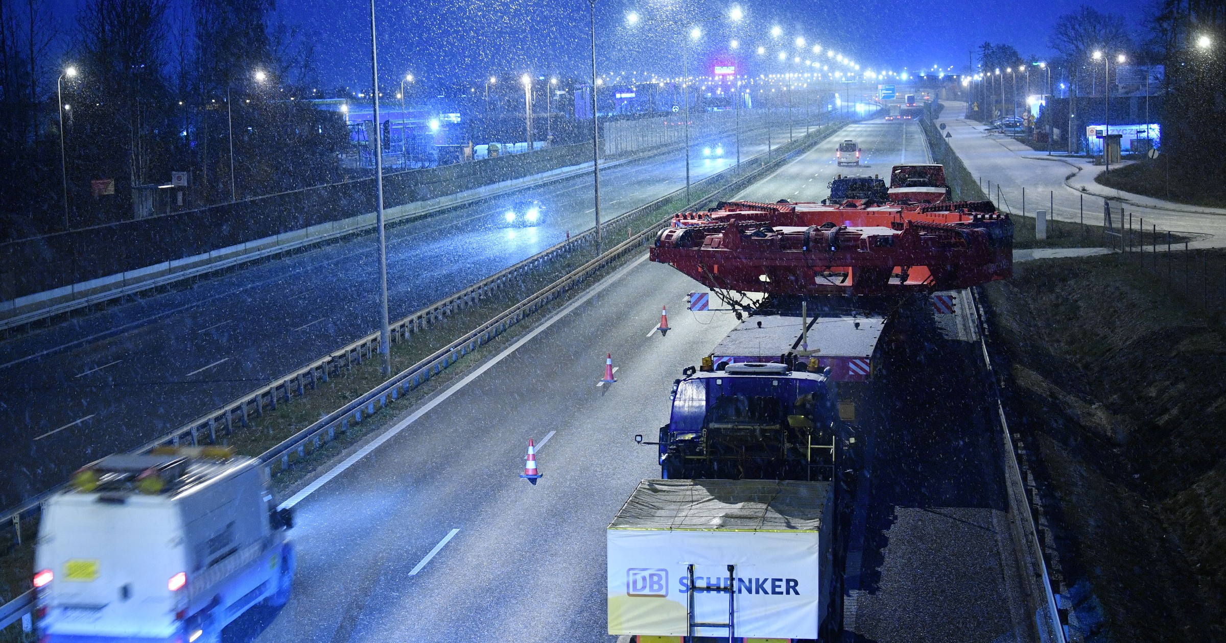 Transport maszyny TBM dotarł do Janek. Fot. PAP/Radek Pietruszka