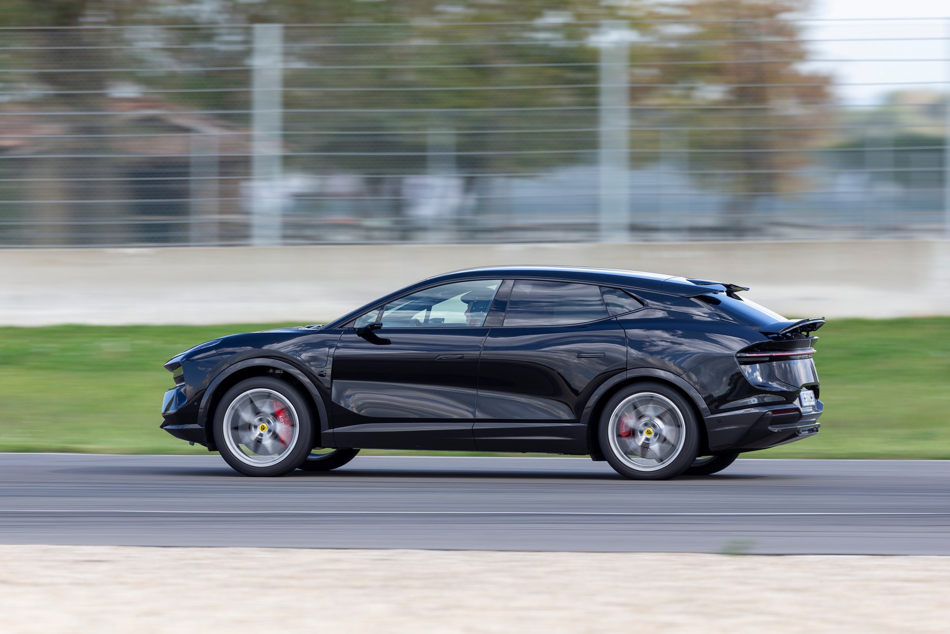 Lotus-Eletre-900-Sport-Carbon