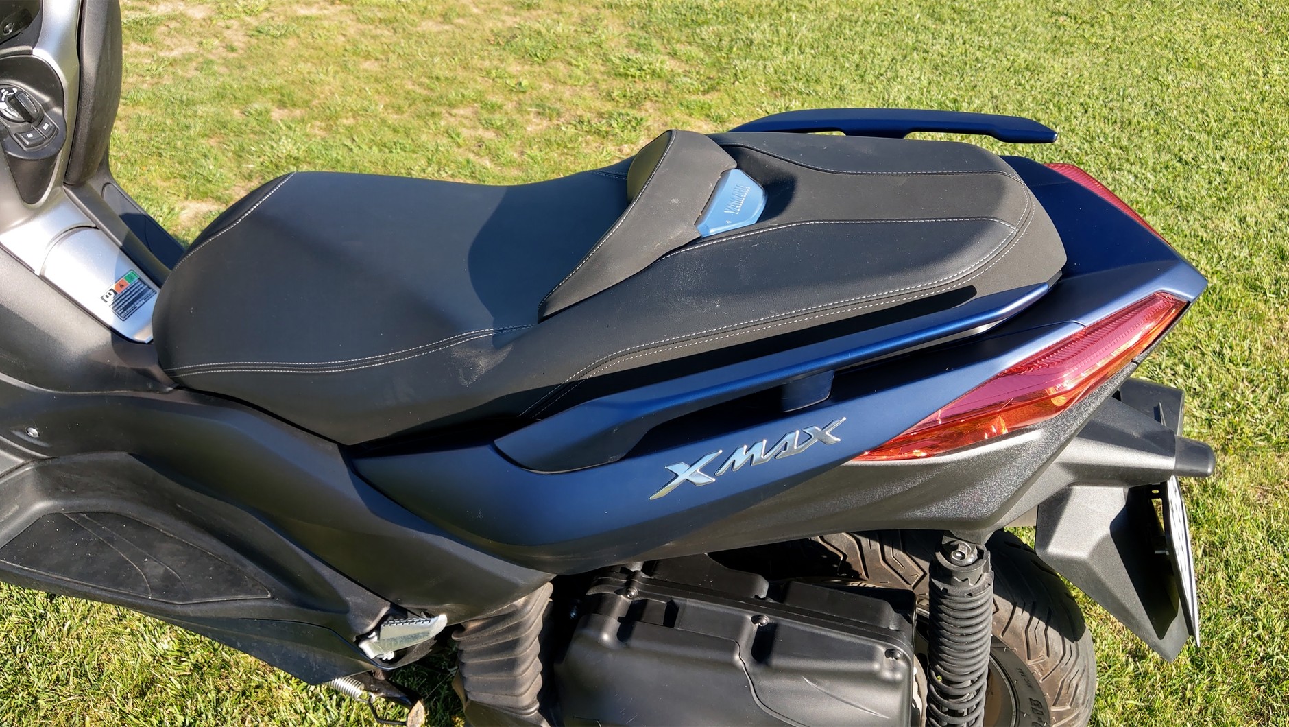 Kanapa w Xmax 400 jest duża i wygodna, także gdy siedzą na niej dwie osoby