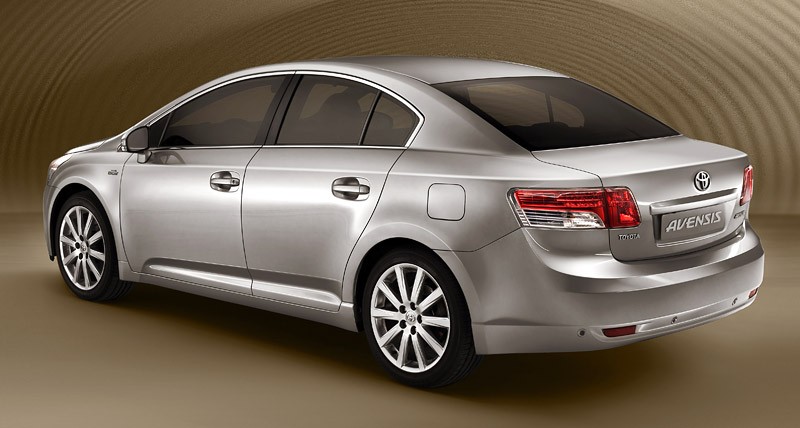Paryż 2008: Toyota Avensis - nowe zdjęcia sedana i kombi