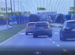Kierująca hondą wyprzedzała. Gorzko tego pożałowała, bo za nią jechali policjanci [WIDEO]