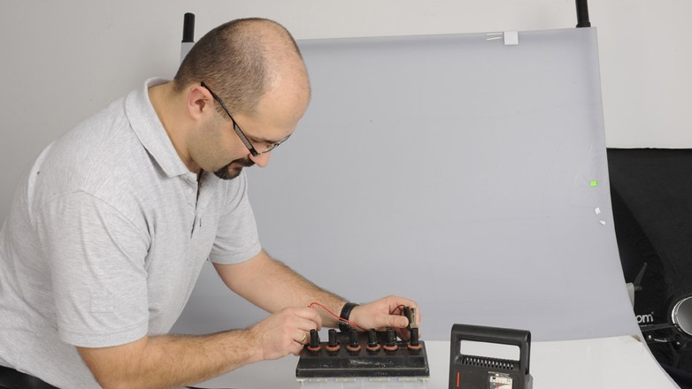 Jak bezpiecznie ładować akumulator?