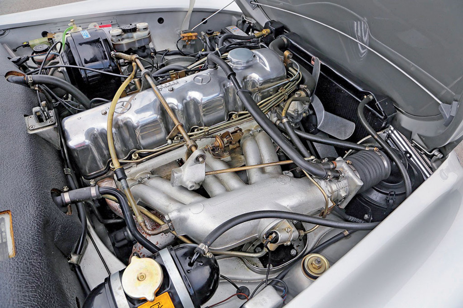 Wiatr przeciw burzy - Mercedes 280 SL kontra Porsche 911 S 2.2 Targa