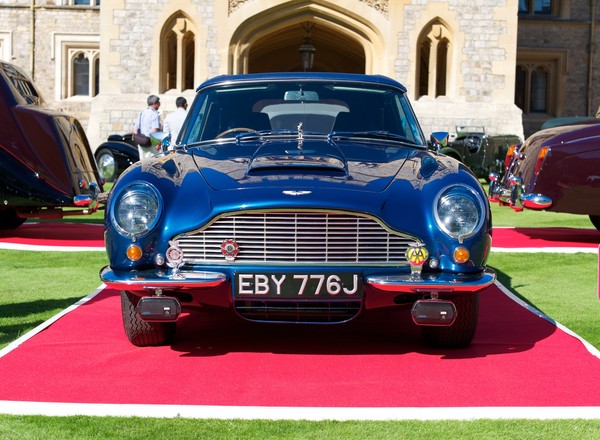 Blisko tysiąc aut na konkursie elegancji w Londynie, w tym Aston Martin księcia Walii