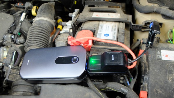 Tani i mocny powerbank do rozruchu silnika z rozładowanym akumulatorem. Czy to możliwe?