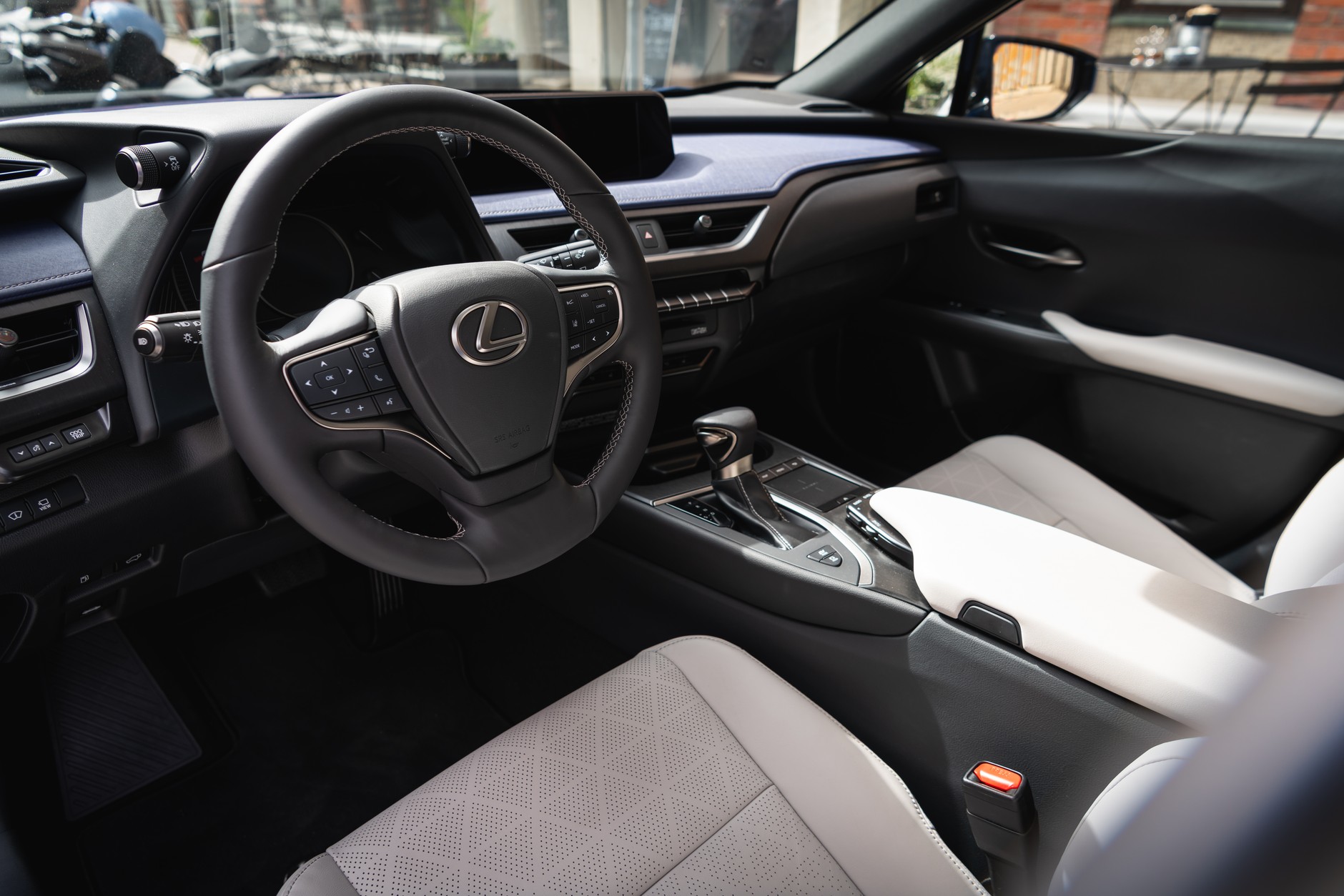 Lexus UX 250h