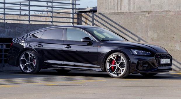 Audi RS5 Sportback — to cicha woda, która rwie asfalt