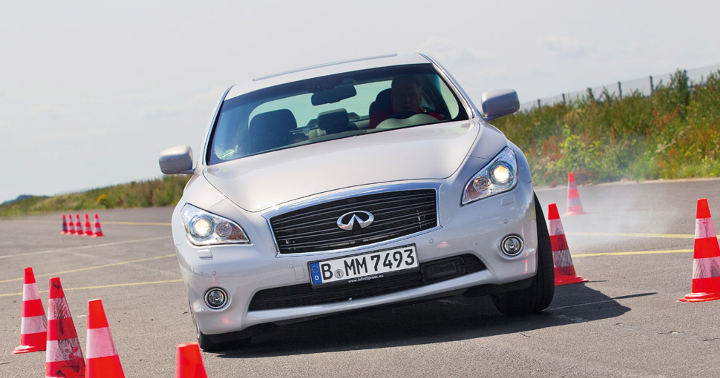 Infiniti M35h: oszczędzanie może być przyjemne