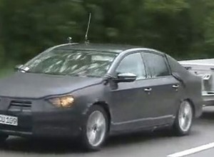Zdjęcia szpiegowskie: nowy Volkswagen Passat podczas górskich testów (wideo)