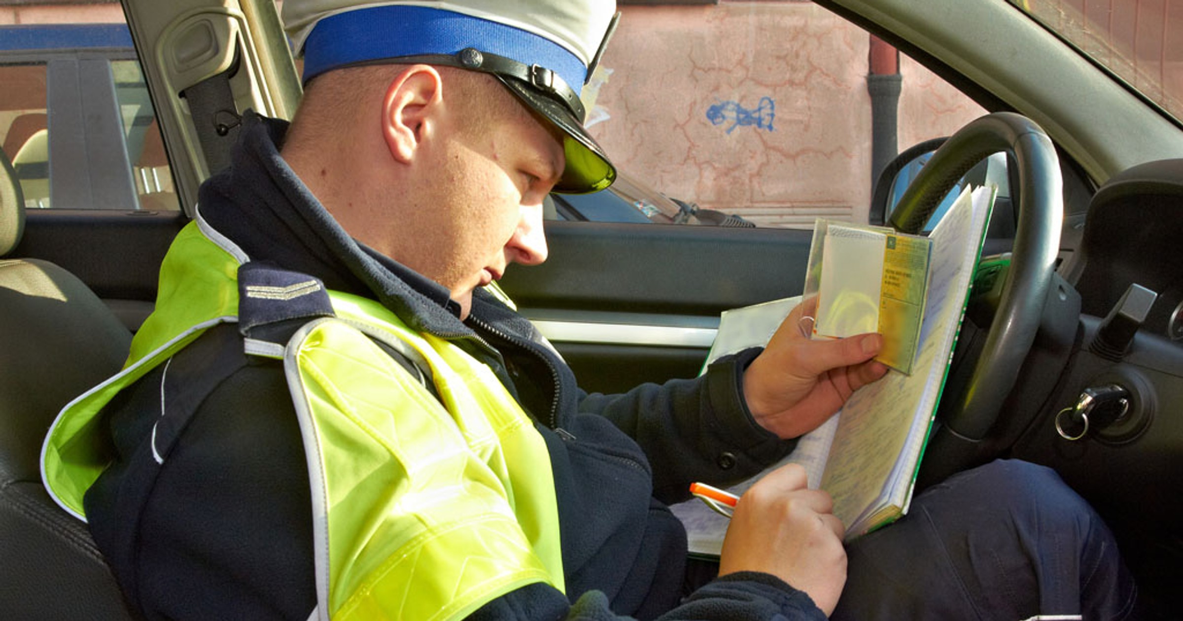 Policja zabiera dowód rejestracyjny