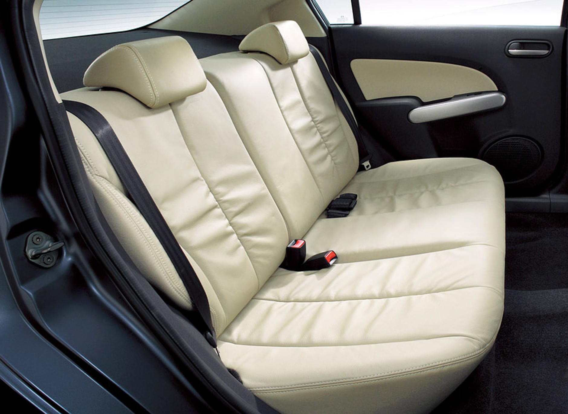 Mazda 2: prezentujemy kolejnego małego sedana