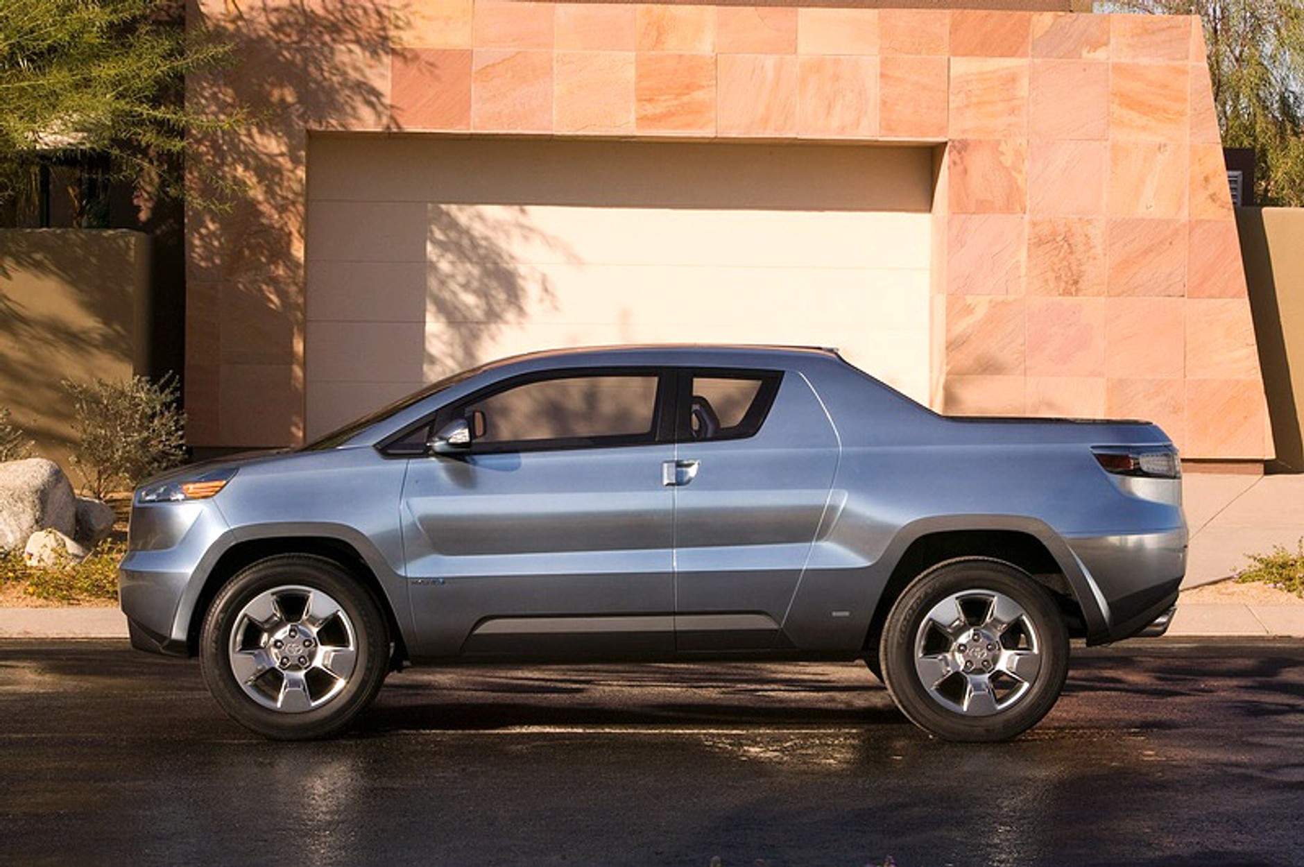 Toyota A-BAT Concept – mały, ale zwinny hybrydowy pickup