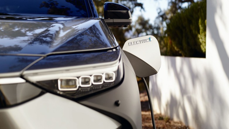 Toyota; ładowanie auta elektrycznego