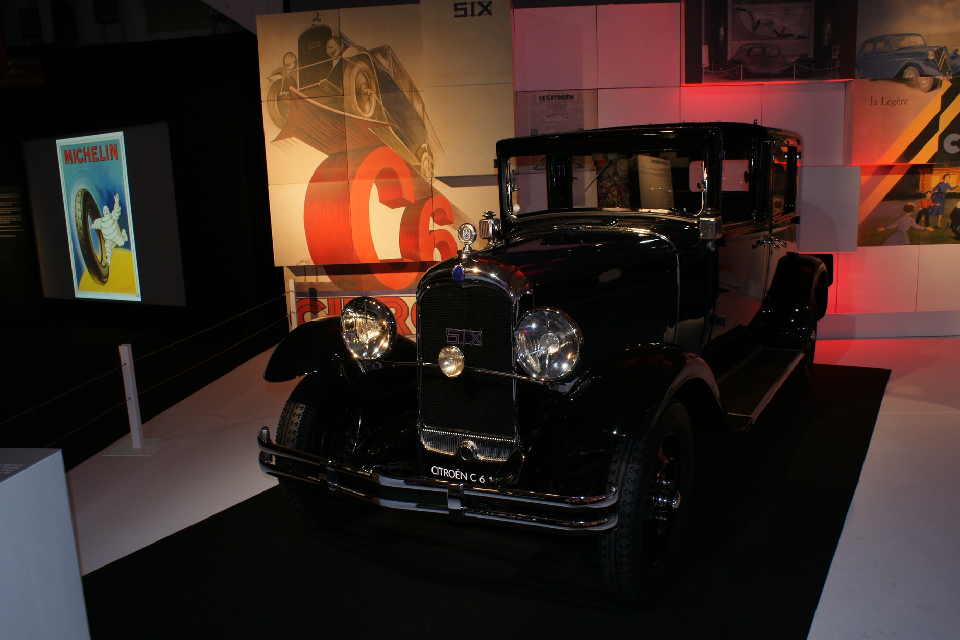 Klasyki i ich reklamy na salonie w Paryżu