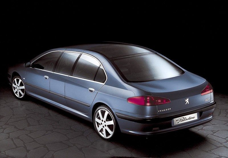 Peugeot 607 Paladine woził francuskiego prezydenta po Champs Elysées