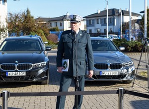 CANARD kupił drogie i szybkie BMW. Większość aut wozi ręczne mierniki prędkości